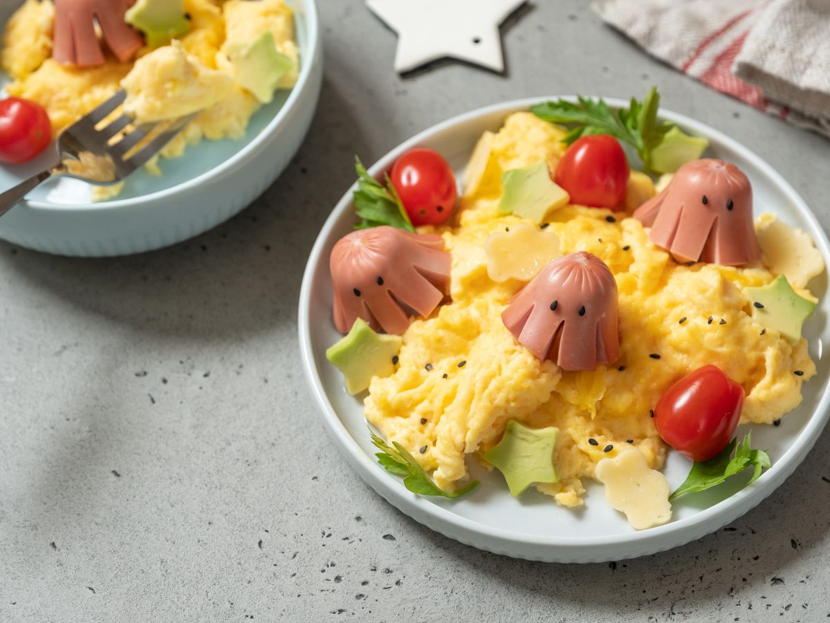 como hacer salchichas pulpo con huevos revueltos