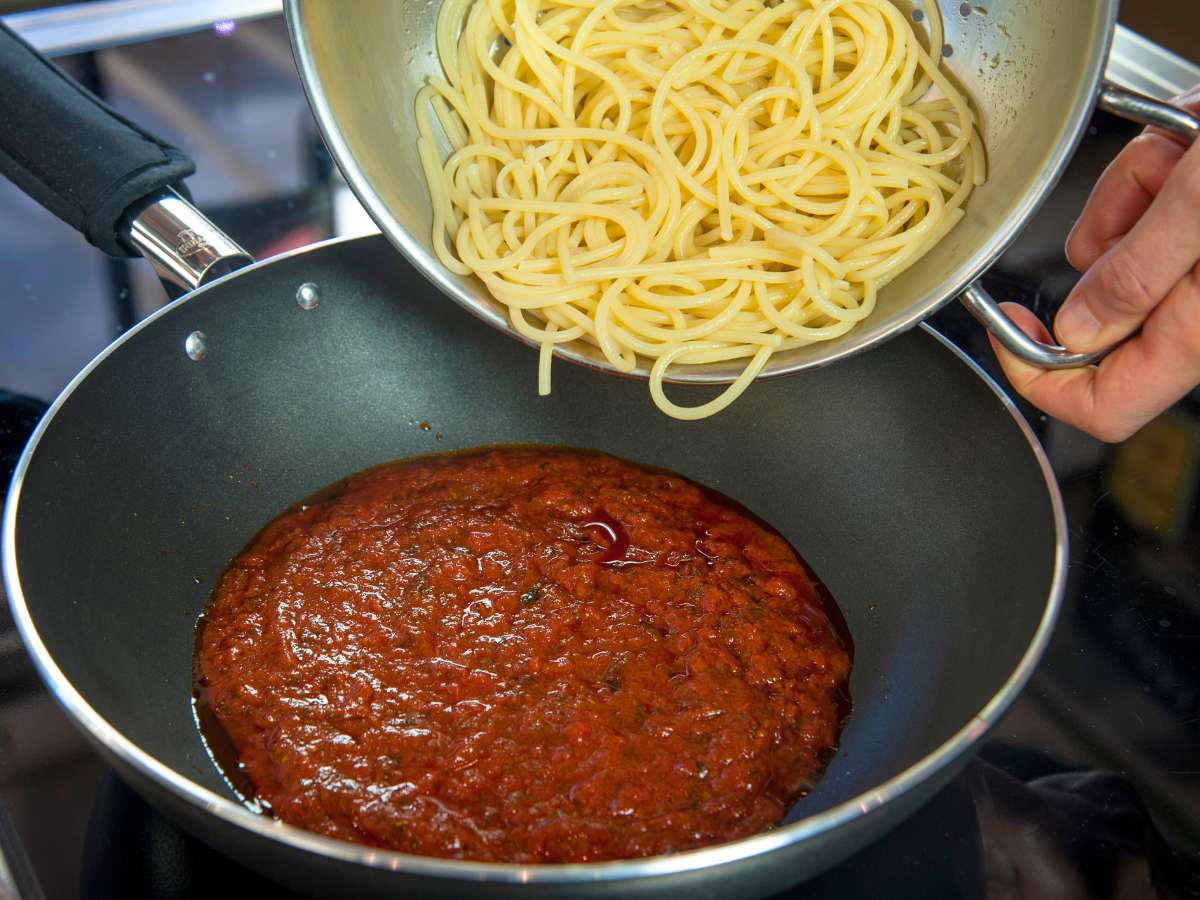 Espaguetis Con Salsa De Tomate Amatriciana