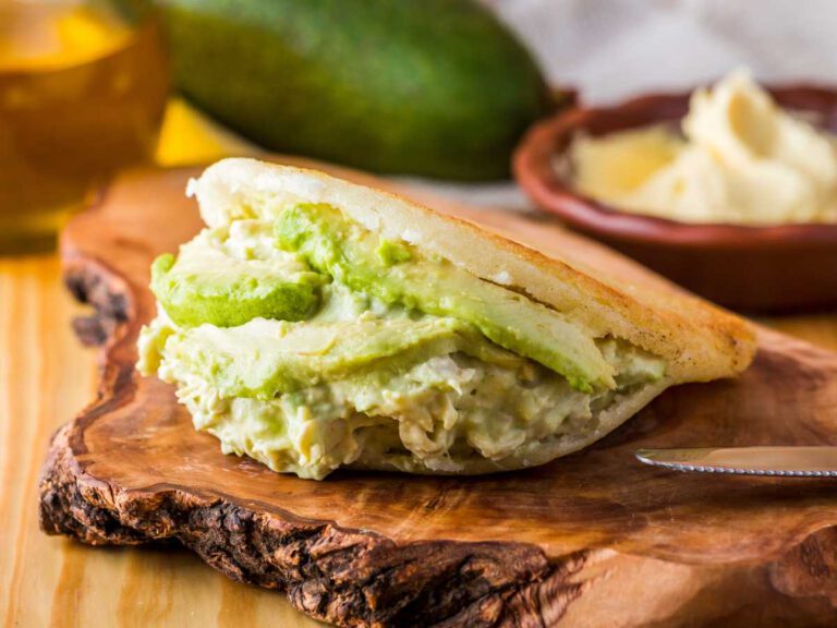 Arepa Reina Pepiada (la receta de arepa venezolana más popular ...