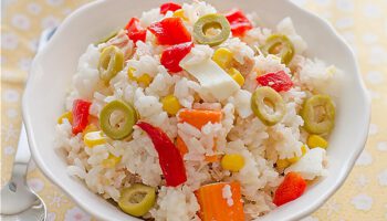 ensalada de arroz con atún