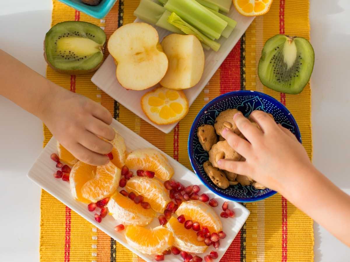 frutas o dulces para niños