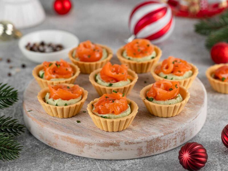 tartaletas de aguacate con salmón ahumado