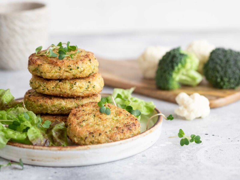 hamburguesa de verduras con brocoli, coliflor y chia