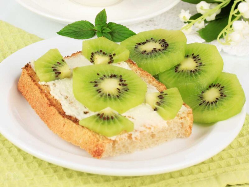 tostadas con kiwi
