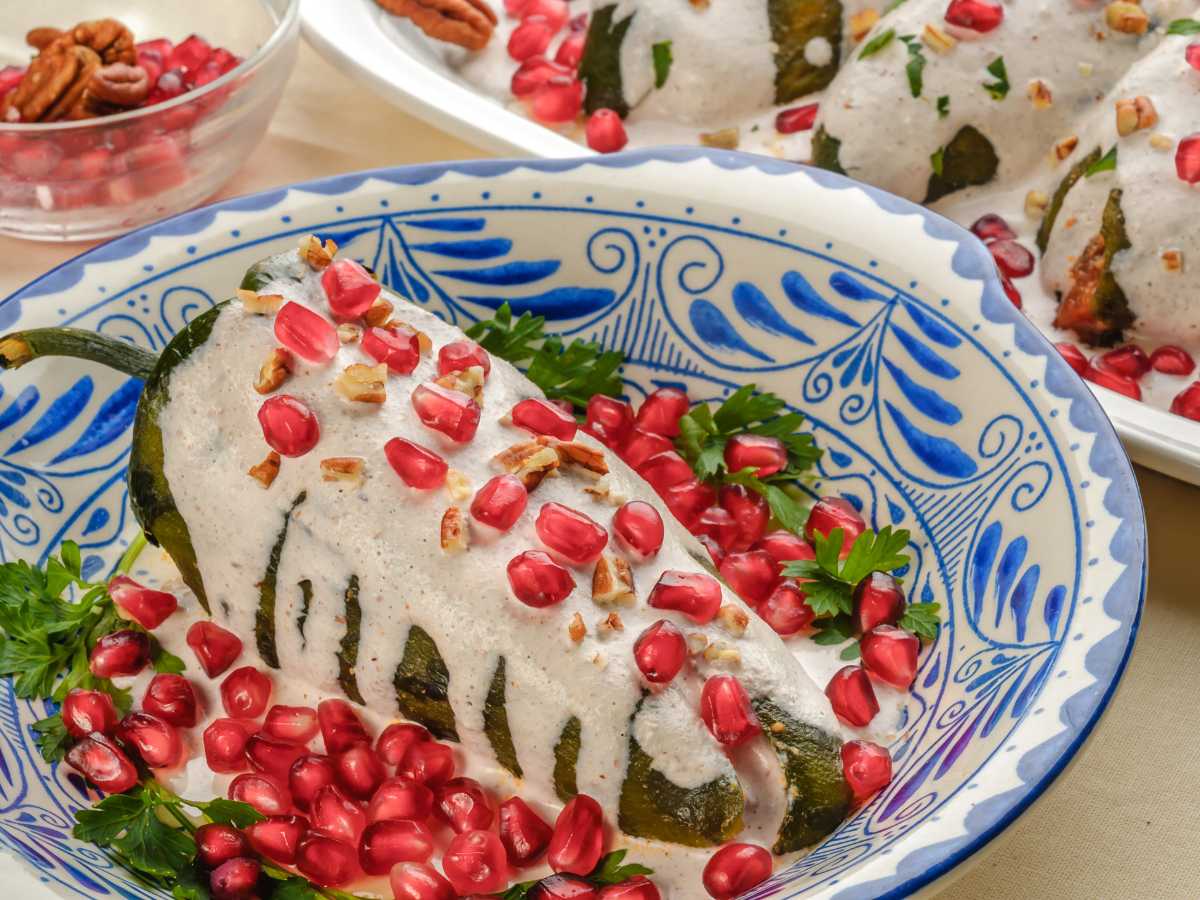 chiles en nogada receta tradicional mexicana