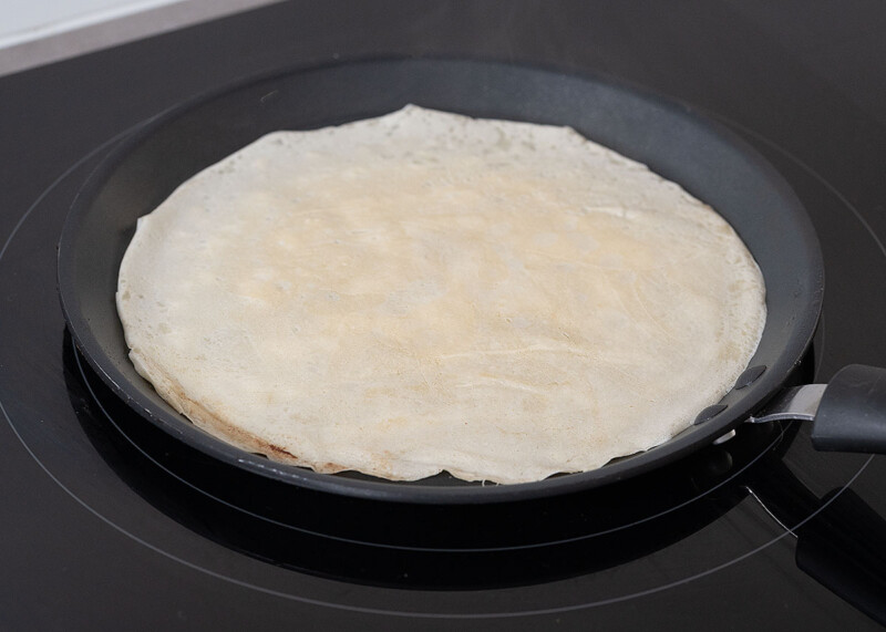 hacer crepes sarten Crepes rellenos de espinacas y queso ricotta Hacer crepes en sartén