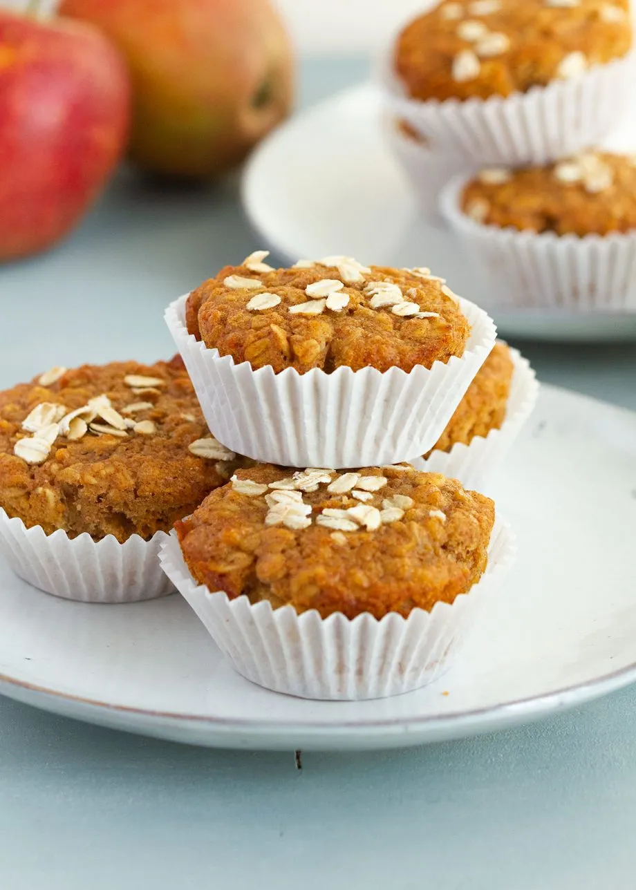 magdalenas de avena y manzana - Magdalenas de avena y manzana al horno o en freidora de aire Magdalenas de avena y manzana caseras listas para servir, recién horneadas