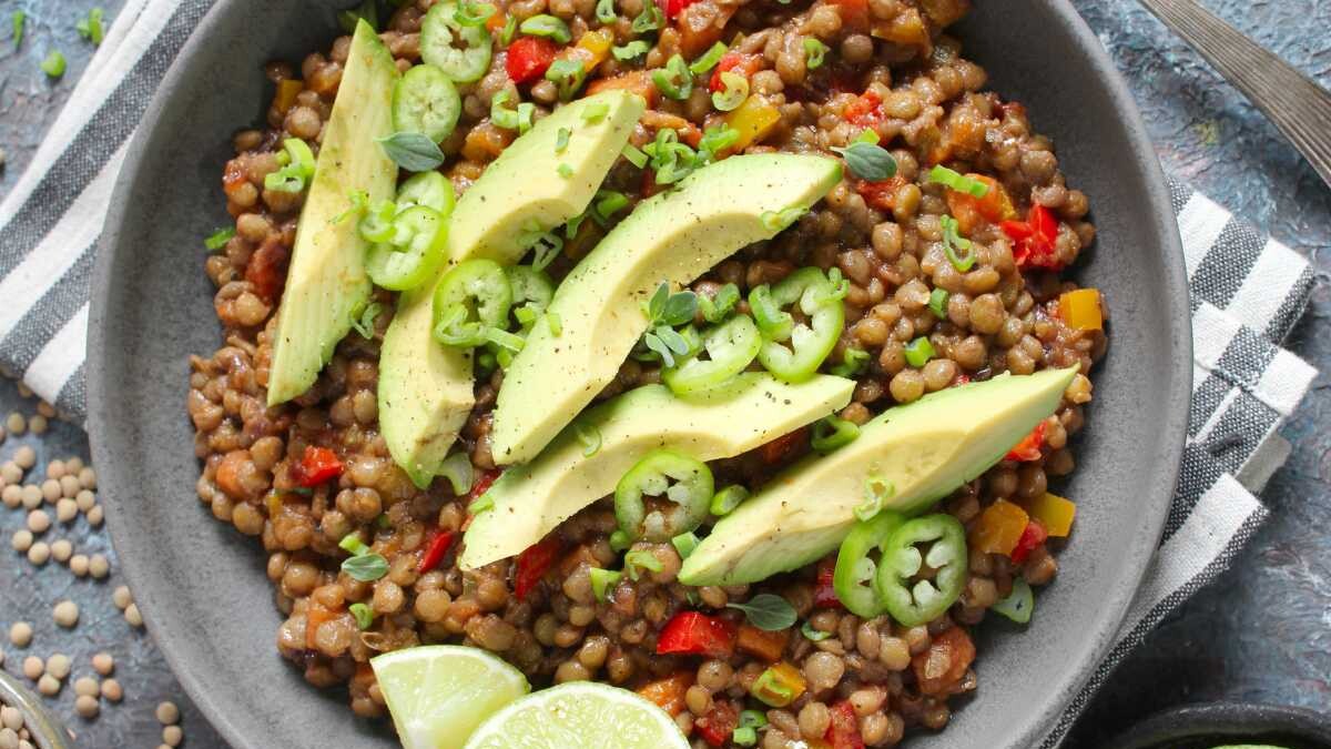 ensalada de lentejas y aguacate