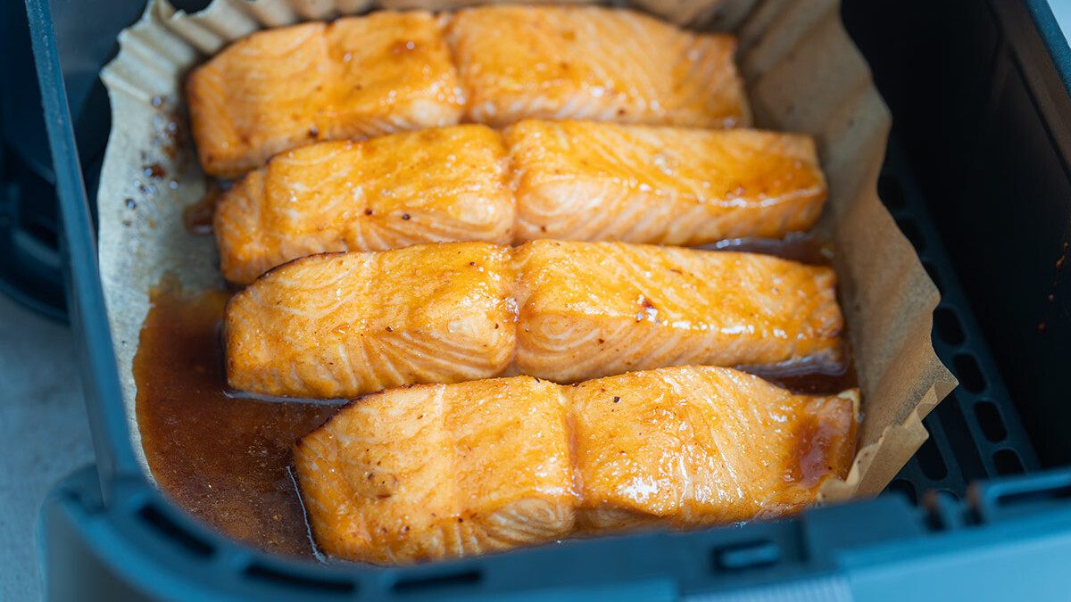 Salmón con soja y miel en airfryer