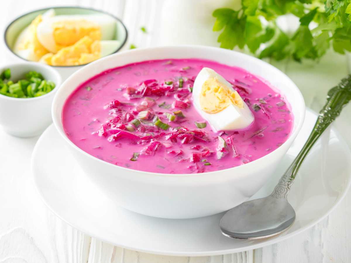 Sopa de remolacha fría polaca (Chlodnik)