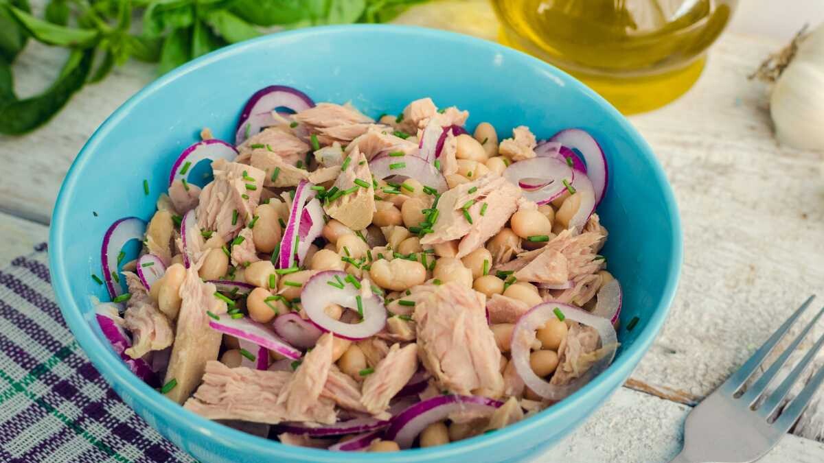 ensalada de alubias y atún