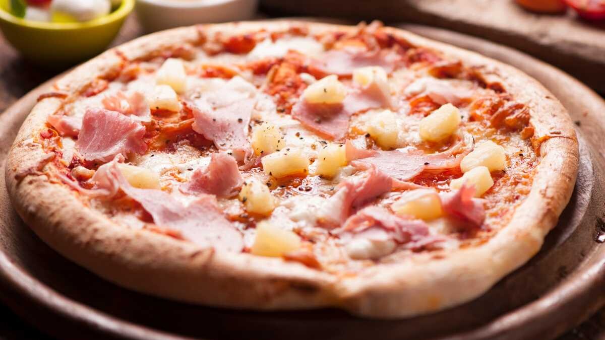 pizza hawaiana de piña