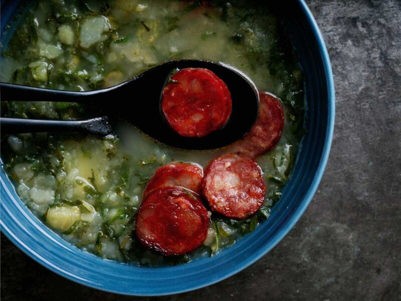 caldo verde portugués