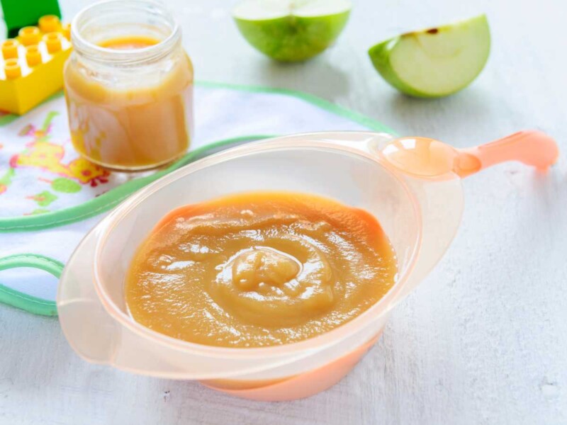 papilla de manzana sencilla para bebés 6 meses