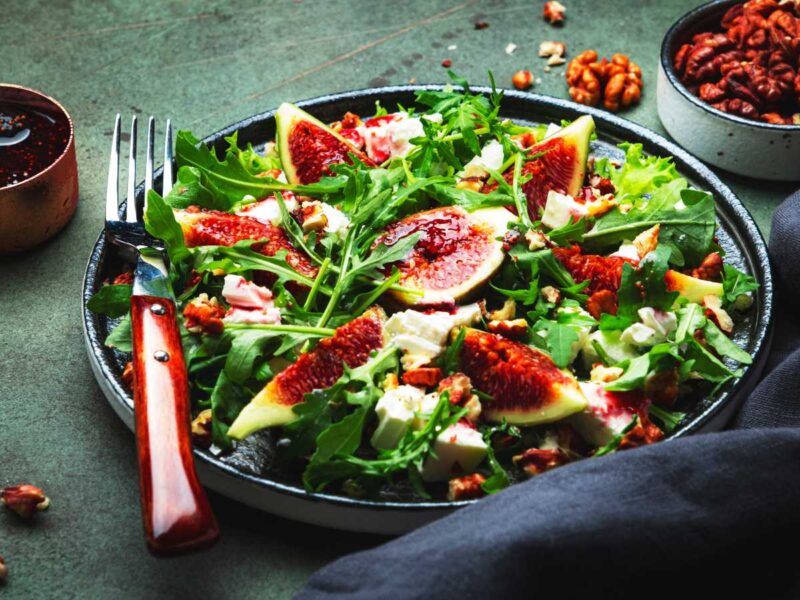 ensalada de higos con queso feta y nueces