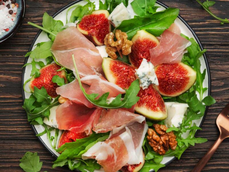 ensalada de higos con jamón y queso azul