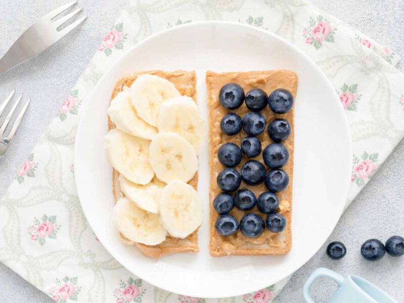 sándwich de crema de cacahuete saludable