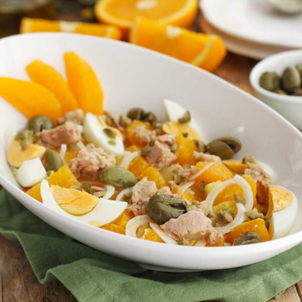 ensalada malagueña con atún