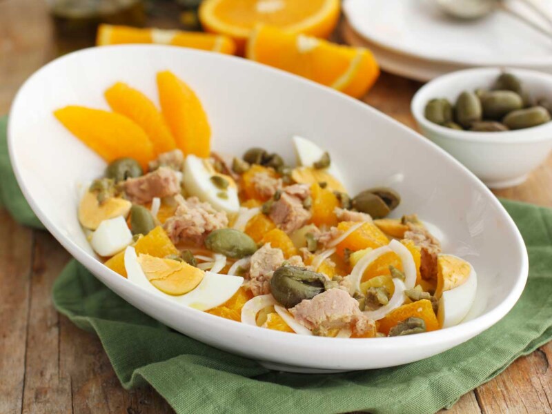 ensalada malagueña con atún