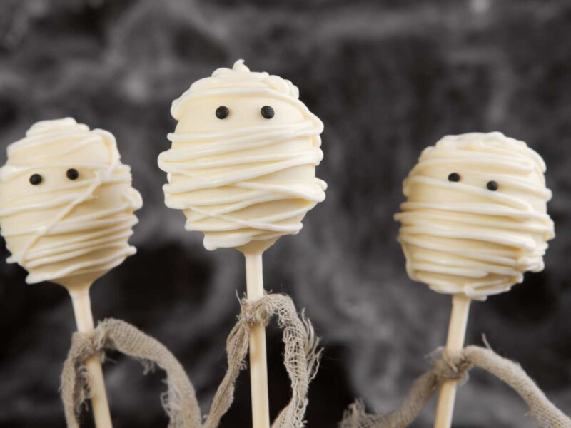 Cake pops momias de Halloween