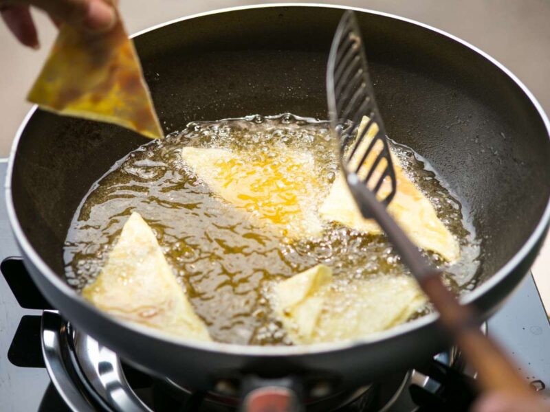 como freír nachos o totopos caseros