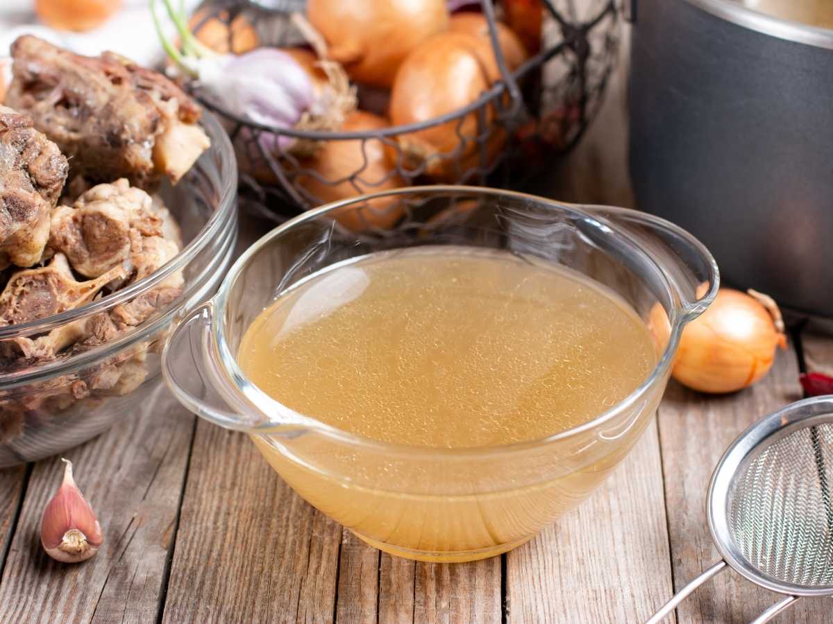 Caldo de huesos casero