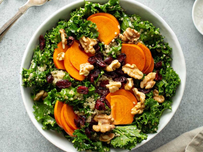 ensalada de otoño con caqui y nueces