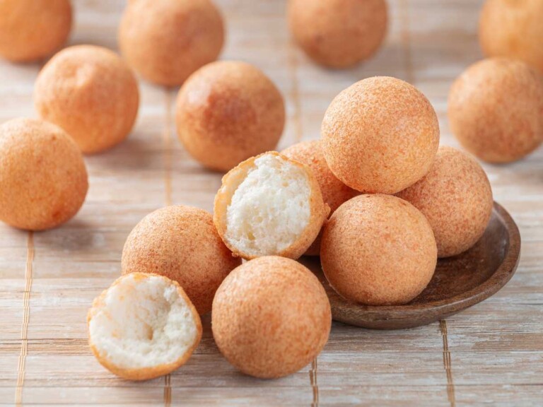 Buñuelos colombianos de queso