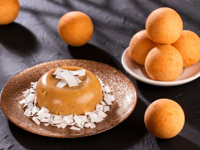 buñuelos colombianos con natilla