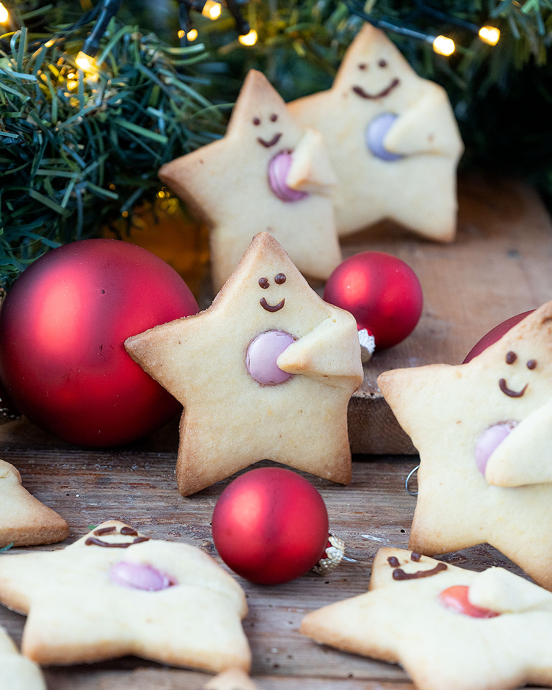 Galletas navideñas de mantequilla en forma de estrella