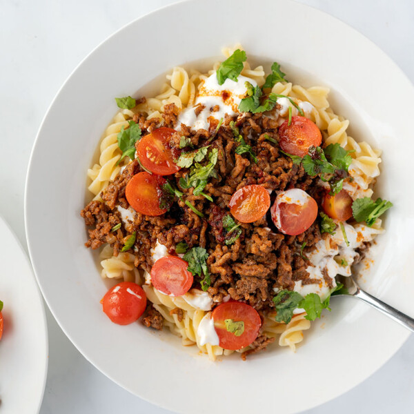 Pasta turca con salsa de yogur