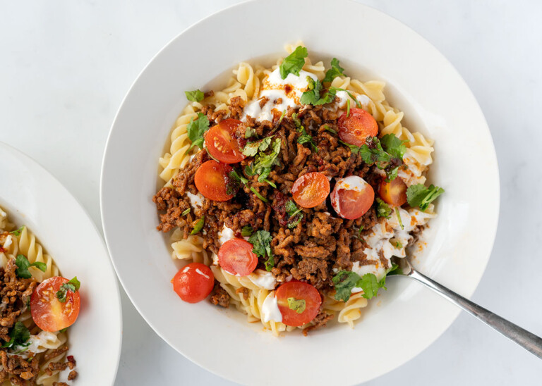Pasta turca con salsa de yogur