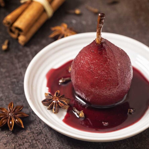 Receta fácil de peras al vino tinto