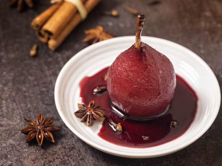 Receta fácil de peras al vino tinto