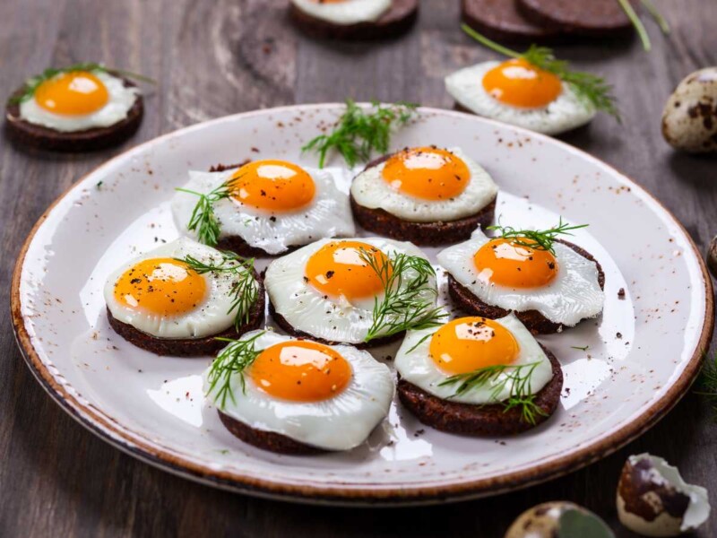 Recetas con huevos de codorniz para el aperitivo