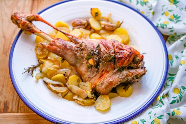 paletilla de cordero al horno con patatas panaderas