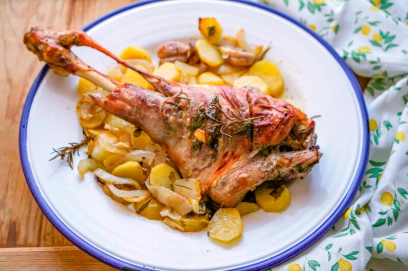 paletilla de cordero al horno con patatas panaderas