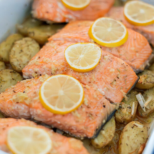 Salmón al horno con limón y miel