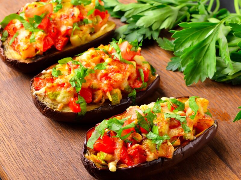 berenjenas rellenas con verdura gratinadas Berenjenas rellenas de verduras, al horno o en freidora de aire Berenjenas con verduras al horno gratinadas