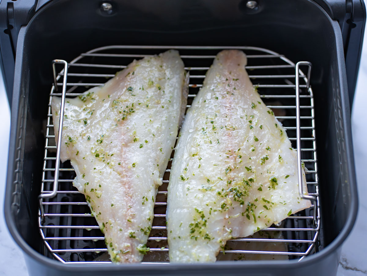 como hacer dorada en freidora de aire Dorada en freidora de aire con ajo y perejil, jugosa y lista en un momento