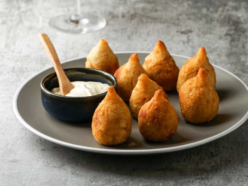 coxinha de pollo Coxinhas de pollo, las famosas croquetas brasileñas Coxinhas receta brasileña