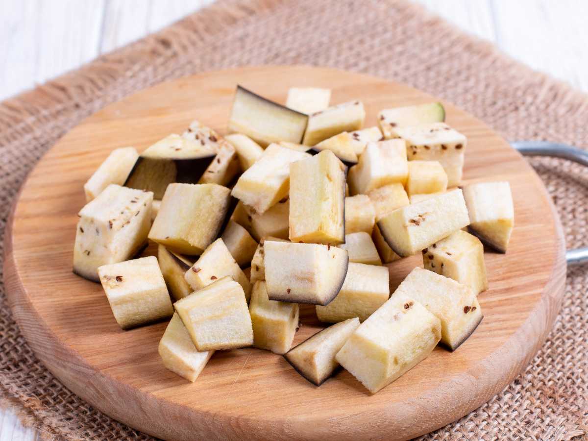 berenjena cortada en dados Caponata siciliana, la receta tradicional con berenjena berenjena cortada en dados Caponata siciliana, la receta tradicional con berenjena