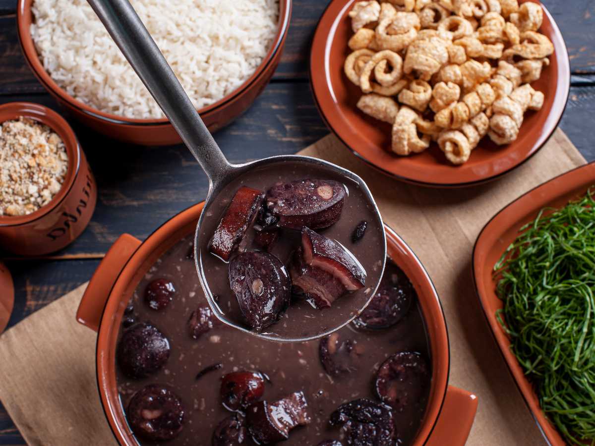 como hacer feijoada Feijoada brasileña