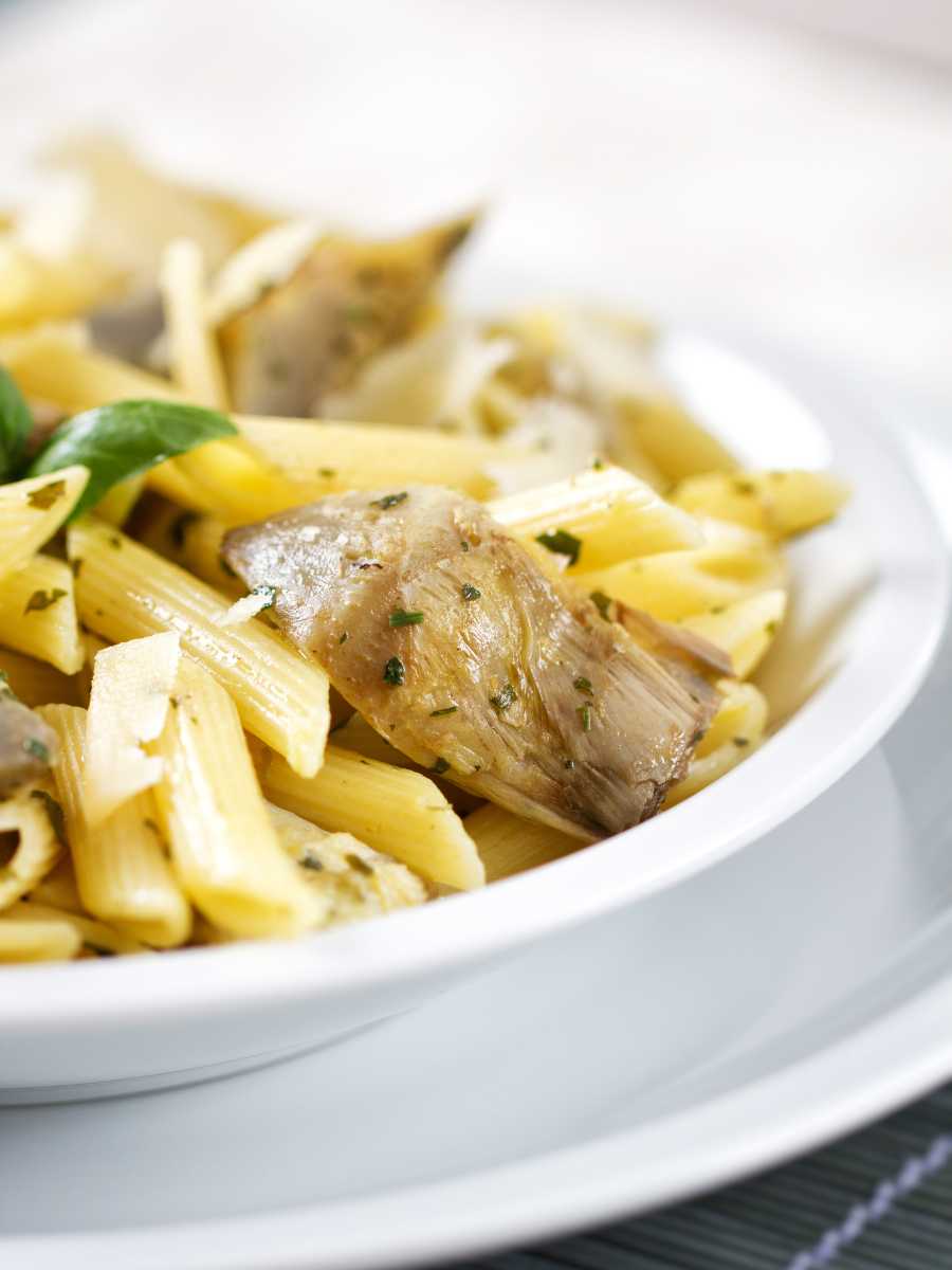 macarrones con alcachofas Pasta con alcachofas, una receta para comer pasta sin remordimientos