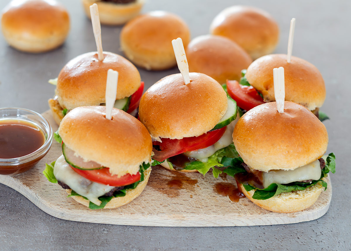 Mini hamburguesas caseras fáciles para fiestas
