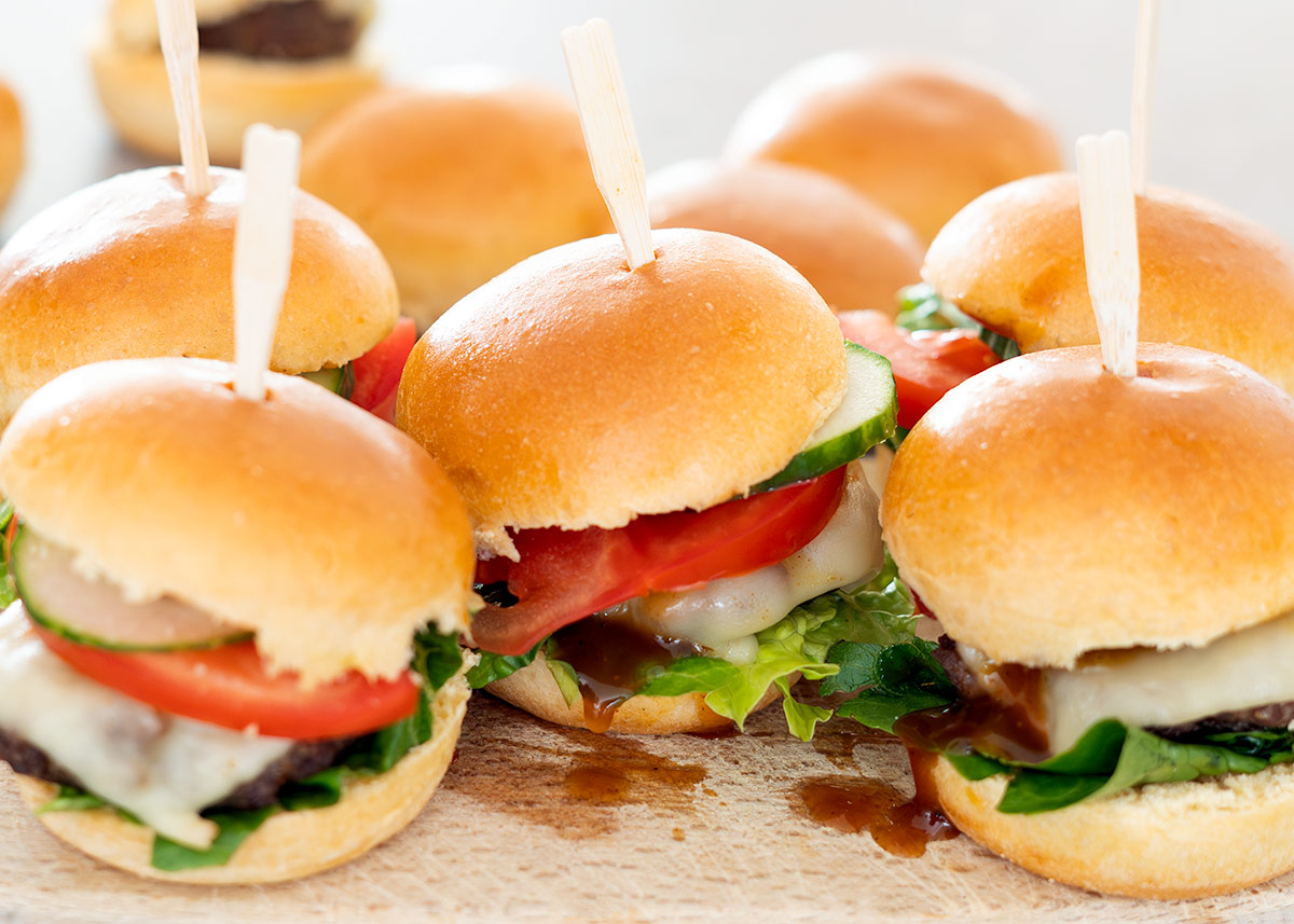 Mini hamburguesas caseras fáciles para fiestas