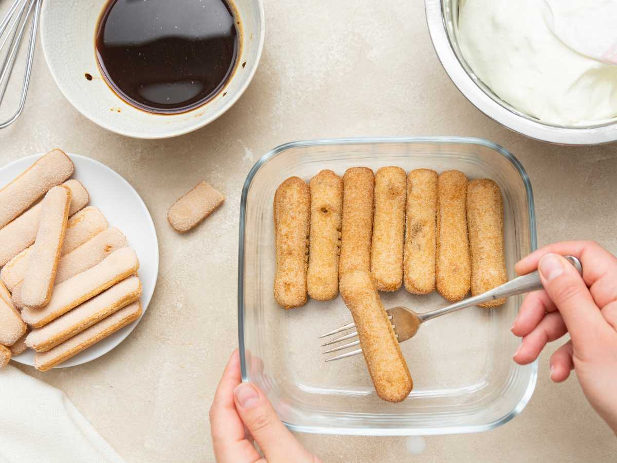 mojar bizcochos de soletilla en cafe Cómo hacer tiramisú sin huevo mojar bizcochos de soletilla en cafe Cómo hacer tiramisú sin huevo