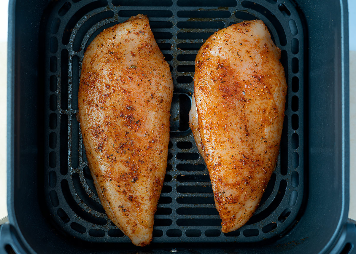 pechugas pollo airfryer 02007 Pechugas de pollo jugosas en la freidora de aire