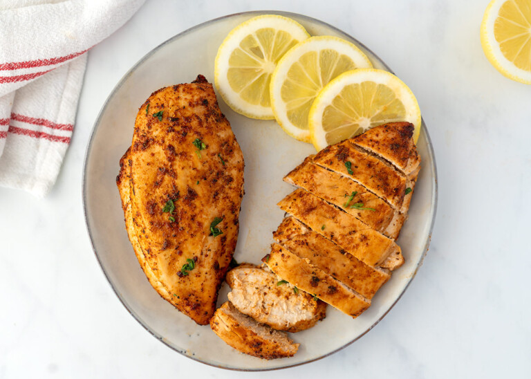 Pechugas de pollo jugosas en airfryer