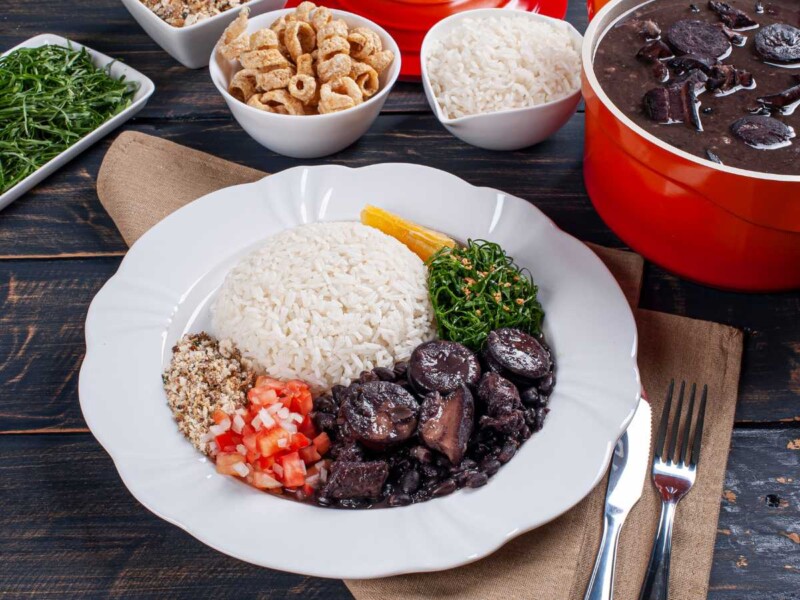Cómo se come la feijoada